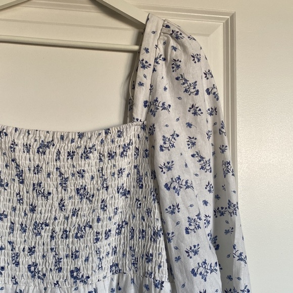 House of Harlow Midi Dress Blue White Floral
Smocked Puffed Sleeves - large - Picture 4 of 11
